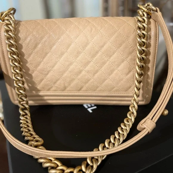 Chanel Medium Boy Bag - Picture 4 of 7